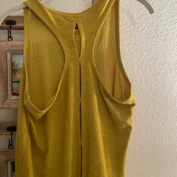 Old navy tank top - Picture 2 of 2
